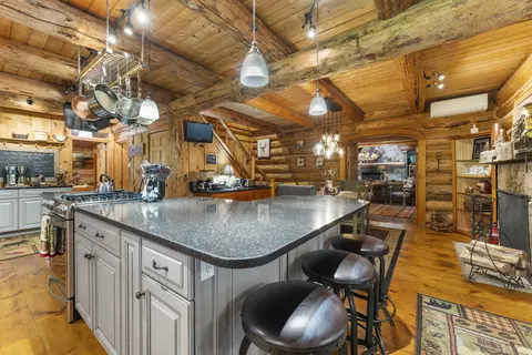 Kitchen - 36 Beaver St, Winhall, VT 05340 photo 7 of 8