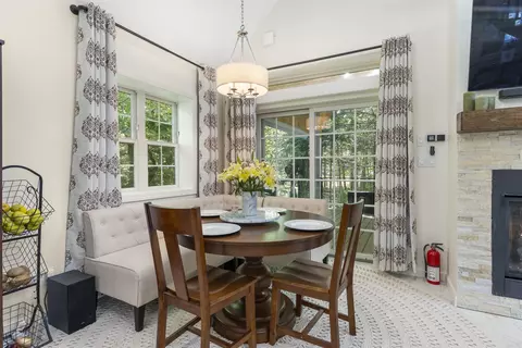 Dining - 36 Beaver St, Winhall, VT 05340 photo 1 of 3