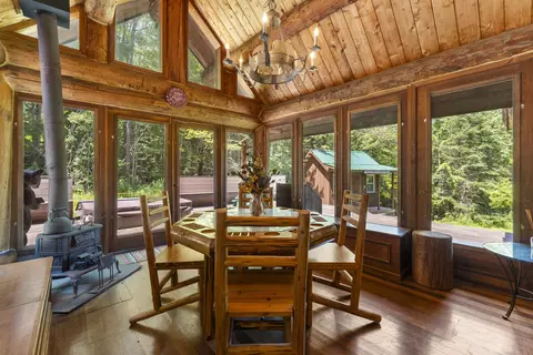 Dining - 36 Beaver St, Winhall, VT 05340 photo 3 of 3