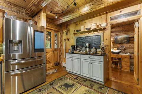 Kitchen - 36 Beaver St, Winhall, VT 05340 photo 3 of 8