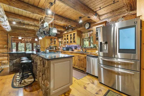 Kitchen - 36 Beaver St, Winhall, VT 05340 photo 4 of 8