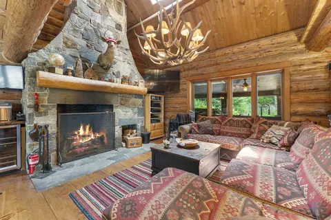Living - 36 Beaver St, Winhall, VT 05340 photo 4 of 6