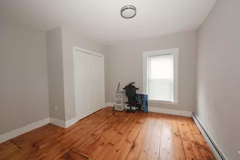 Bedroom - 449 W River Rd, Hooksett, NH 03106 photo 1 of 8