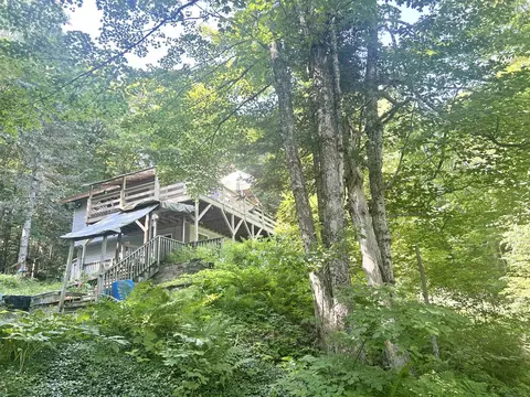 631 Oberdorf Ave, Readsboro, VT 05350