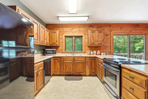 Kitchen - 304 Bean Rd, Warner, NH 03278 photo 3 of 4