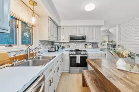 Kitchen - 429 Rolling Ridge Rd, Bartlett, NH 03812 photo 3 of 4