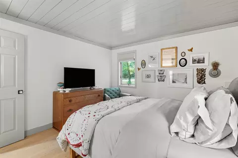 Bedroom - 429 Rolling Ridge Rd, Bartlett, NH 03812 photo 6 of 7