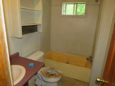 Bath - 229 Longmoore Dr, Ryegate, VT 05042 photo 2 of 2