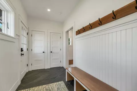 Entry Way - 46 King St, Wolfeboro, NH 03894 photo 4 of 5