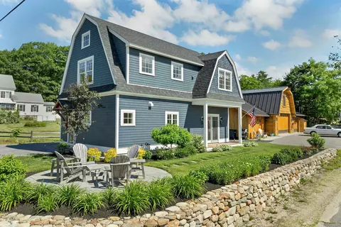 Exterior - 46 King St, Wolfeboro, NH 03894 photo 2 of 3