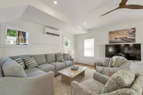 Living - 46 King St, Wolfeboro, NH 03894 photo 1 of 3
