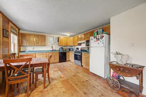Kitchen - 893 2nd Nh Tpke, Unity, NH 03773 photo 3 of 5