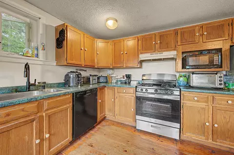 Kitchen - 893 2nd Nh Tpke, Unity, NH 03773 photo 4 of 5