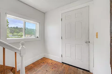 Entry Way - 893 2nd Nh Tpke, Unity, NH 03773 photo 1 of 6