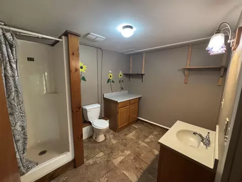 Bath - 806 Maple Hill Rd, Plainfield, VT 05667 photo 3 of 3