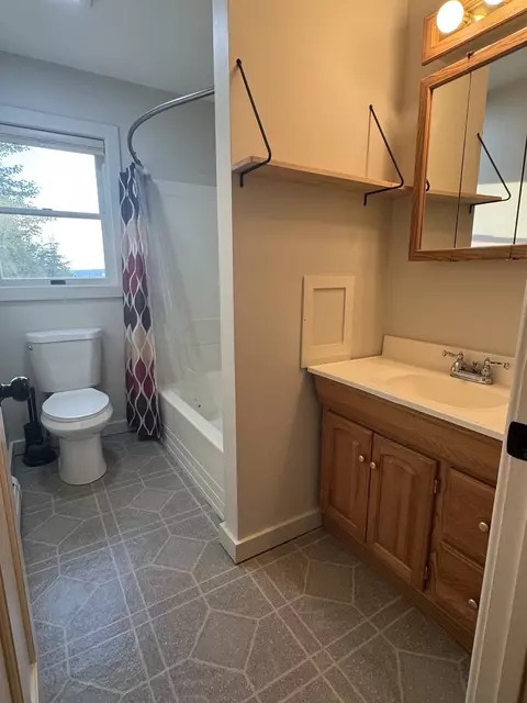 Bath - 806 Maple Hill Rd, Plainfield, VT 05667 photo 1 of 3