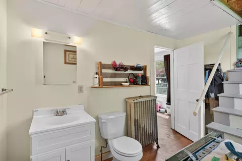 Bath - 9 Park St, Proctor, VT 05765 photo 1 of 2