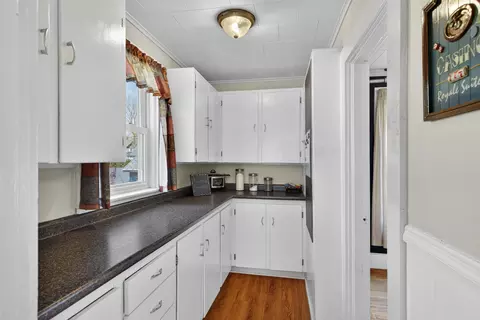 Kitchen - 9 Park St, Proctor, VT 05765 photo 4 of 5