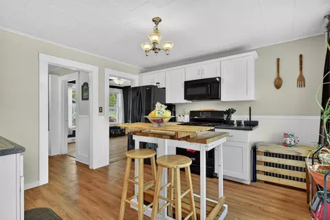 Kitchen - 9 Park St, Proctor, VT 05765 photo 2 of 5