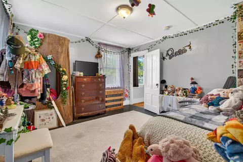 Bedroom - 9 Park St, Proctor, VT 05765 photo 2 of 5