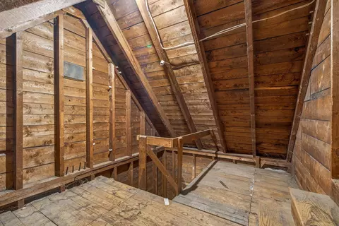 Entry Way - 9 Park St, Proctor, VT 05765 photo 6 of 6