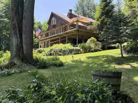 218 Lakewood Dr, Killington, VT 05751