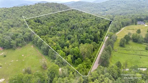 45 Old County Ln, Richmond, VT 05477