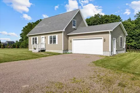 92 Reynolds Rd, Grand Isle, VT 05458