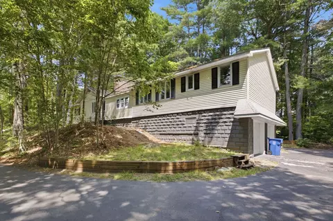37 Hall Rd, Londonderry, NH 03053