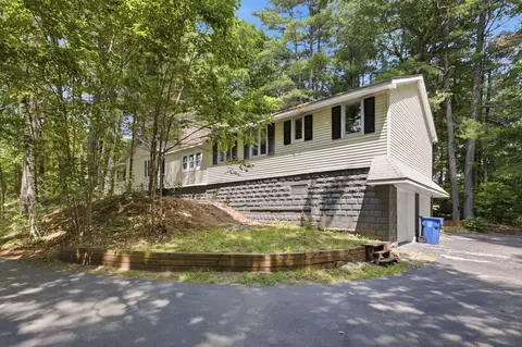 37 Hall Rd, Londonderry, NH 03053