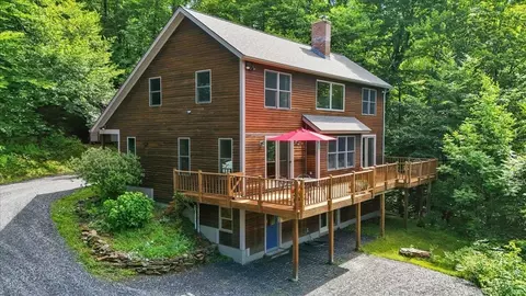 52 Mansfield Rd, Fayston, VT 05673