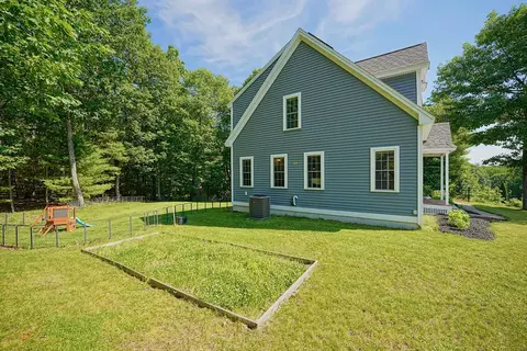 Exterior - 2 Wood Ridge Ln, Exeter, NH 03833 photo 7 of 11