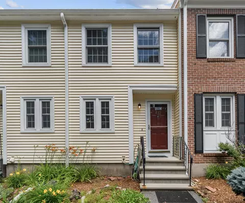 923 Fox Hollow Way #923, Manchester, NH 03104