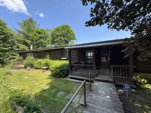 5 Camelot Dr, Wilmington, VT 05363