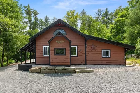 529 Maple St, Newport, NH 03773