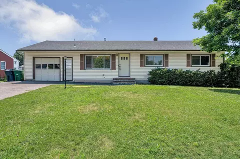 7 Raleigh Dr, Nashua, NH 03062