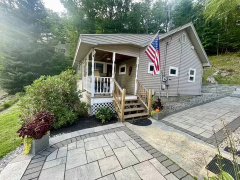 63 Lake Shore Dr, Barnstead, NH 03225