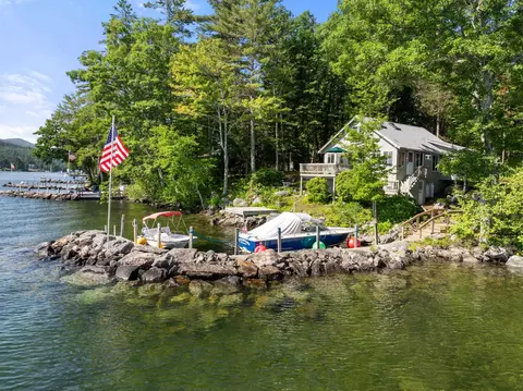 14 Lockes Is, Gilford, NH 03249