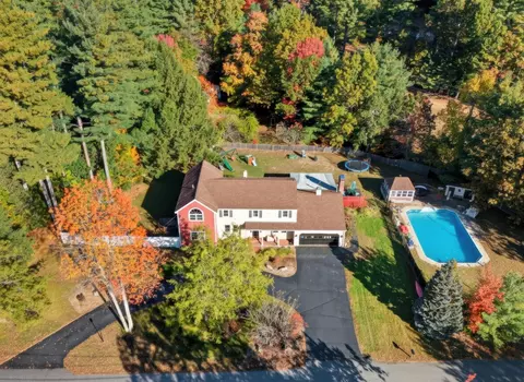 11 Wendover Way, Bedford, NH 03110
