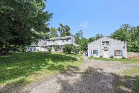 22 Holton Cir, Londonderry, NH 03053