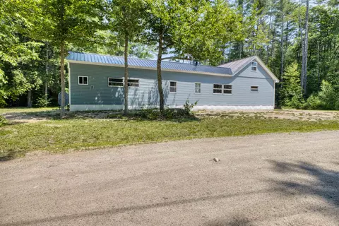 98 Thibodeau Ln, Tamworth, NH 03886
