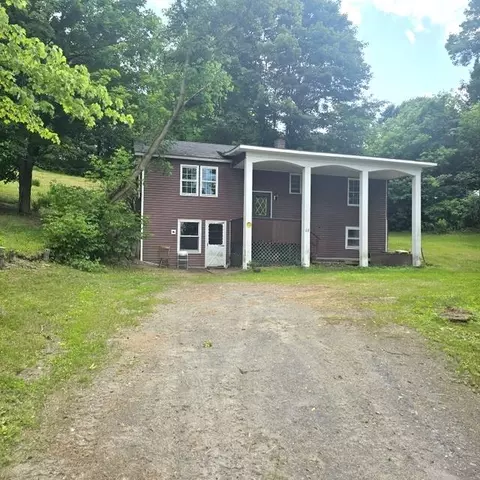 68 High St, Lyndonville, VT 05851