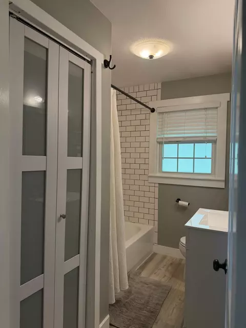 Bath - 10 Ruth Ln, Hampton, NH 03842 photo 2 of 2
