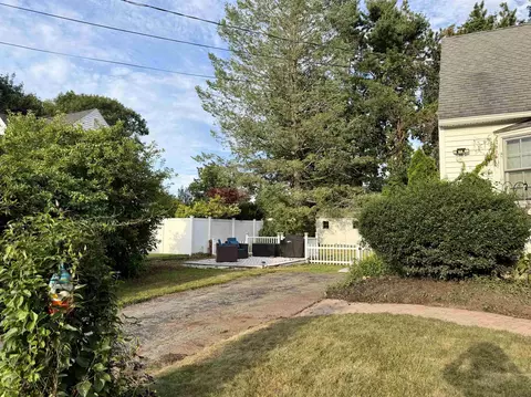 Exterior - 10 Ruth Ln, Hampton, NH 03842 photo 5 of 6