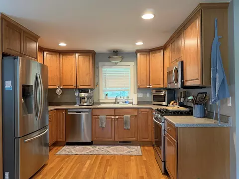 Kitchen - 10 Ruth Ln, Hampton, NH 03842 photo 2 of 2