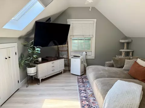 Living - 10 Ruth Ln, Hampton, NH 03842 photo 2 of 2