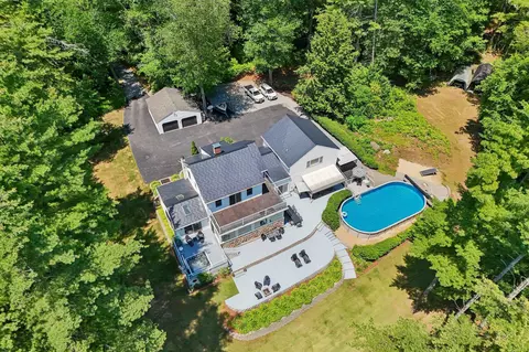 76 Holts Point Rd, Sandown, NH 03873