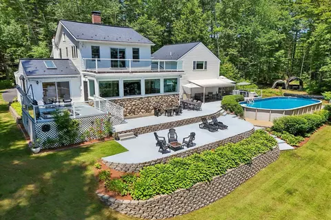 76 Holts Point Rd, Sandown, NH 03873
