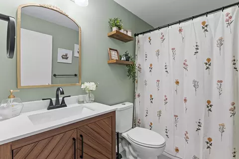 Bath - 3 Brookside Dr #10, Exeter, NH 03833 photo 1 of 2