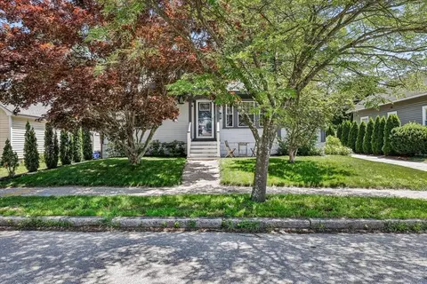 979 Union St, Manchester, NH 03104